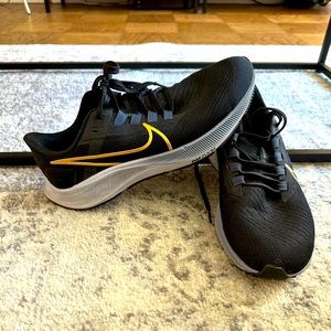 Nike Women's Air Zoom Pegasus 38 Running Shoes